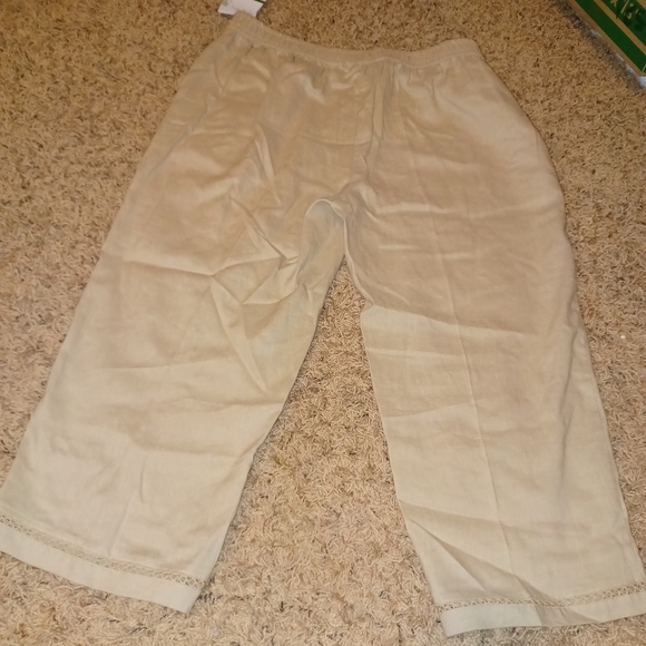 Emily Daniels Women's Stone Linen Blend W/Faggoting Capris - Picture 8 of 10